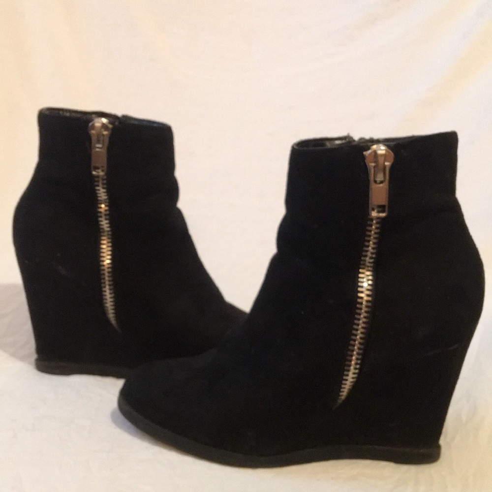 Bongo Gianna: Black Wedge Booties 6.5